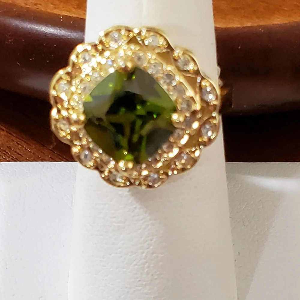 NEW Olive Green and Gold Cocktail Ring Women's Size 7